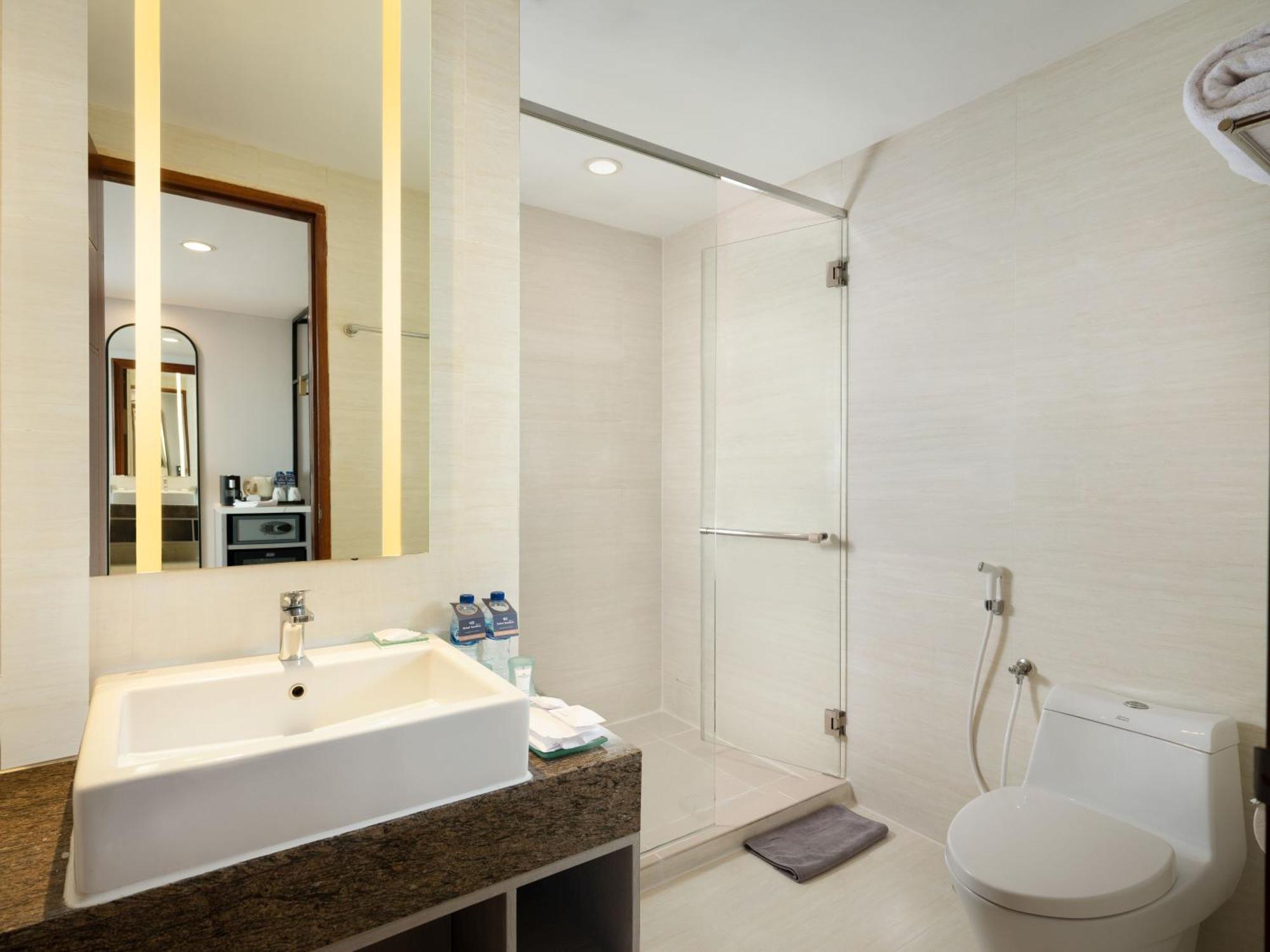 Hotel Santika Premiere Gubeng Surabaya Exterior foto