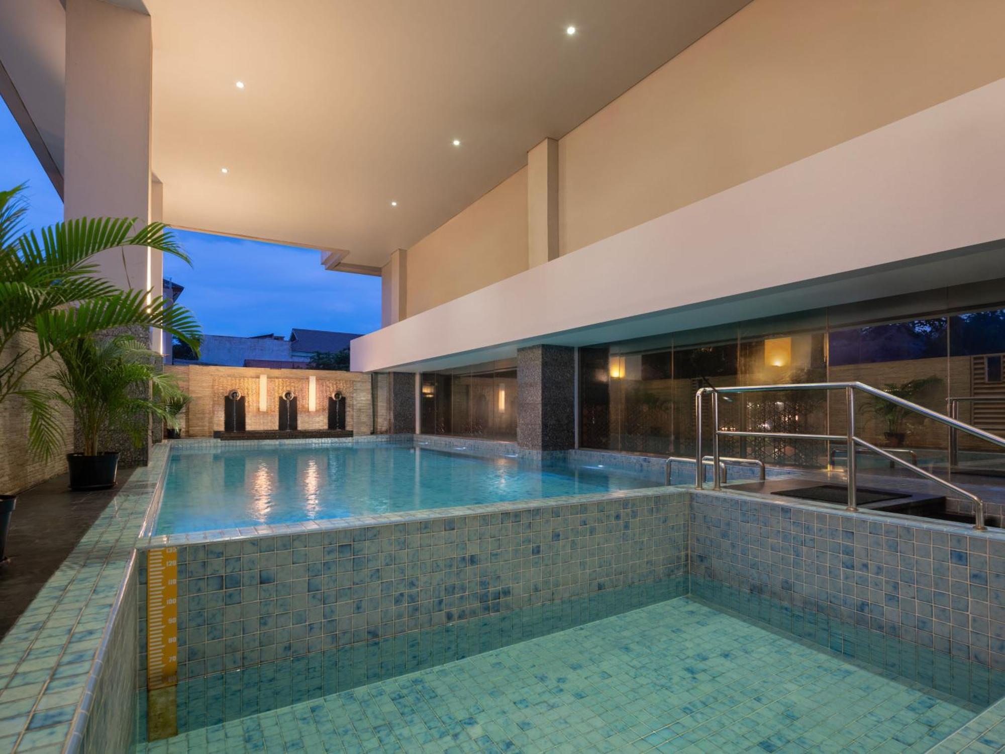 Hotel Santika Premiere Gubeng Surabaya Exterior foto