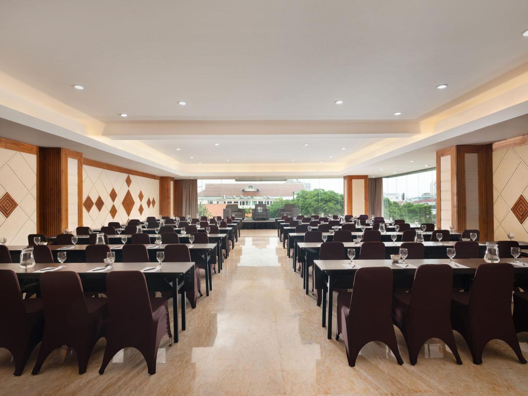 Hotel Santika Premiere Gubeng Surabaya Exterior foto